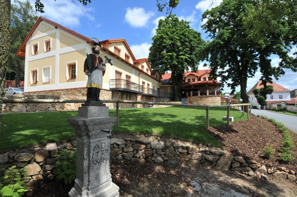 Hotel Gold Chotoviny Kültér fotó